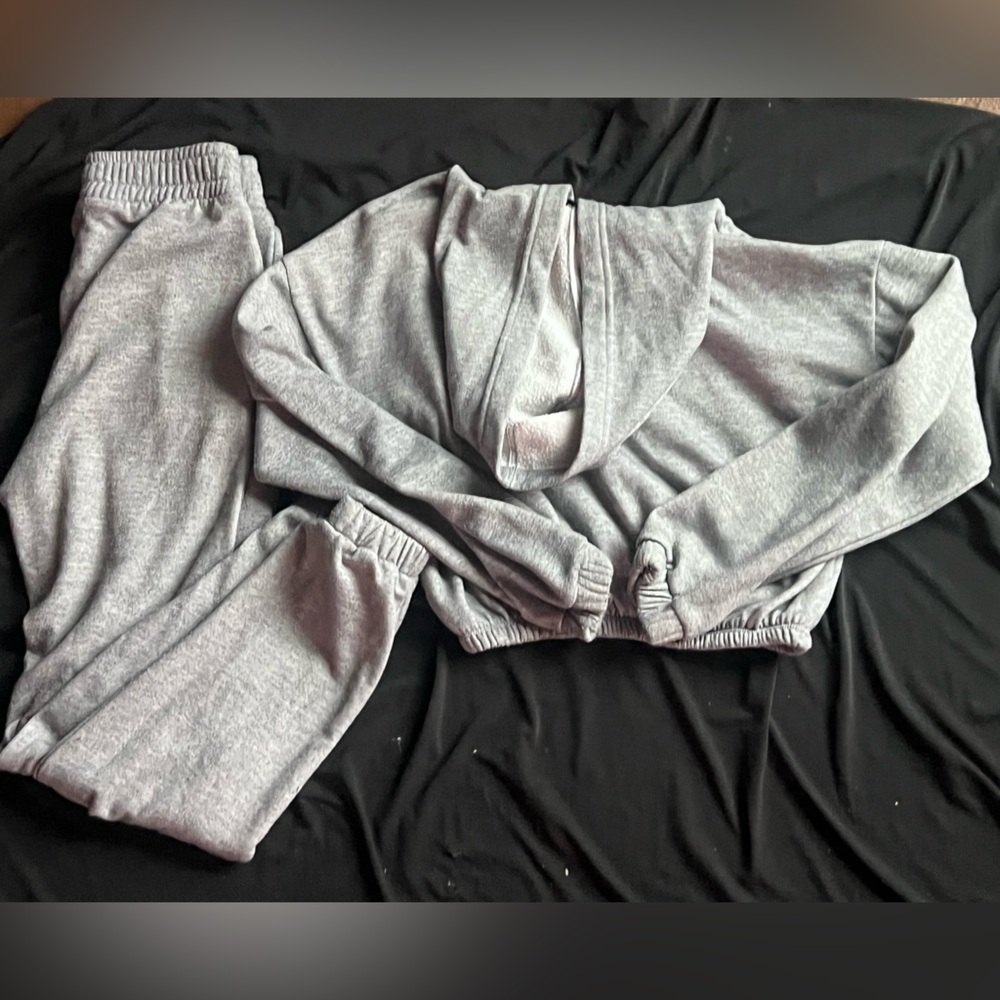 JUNIORS GREY JOGGING OUTFIT SMALL - Picture 4 of 5
